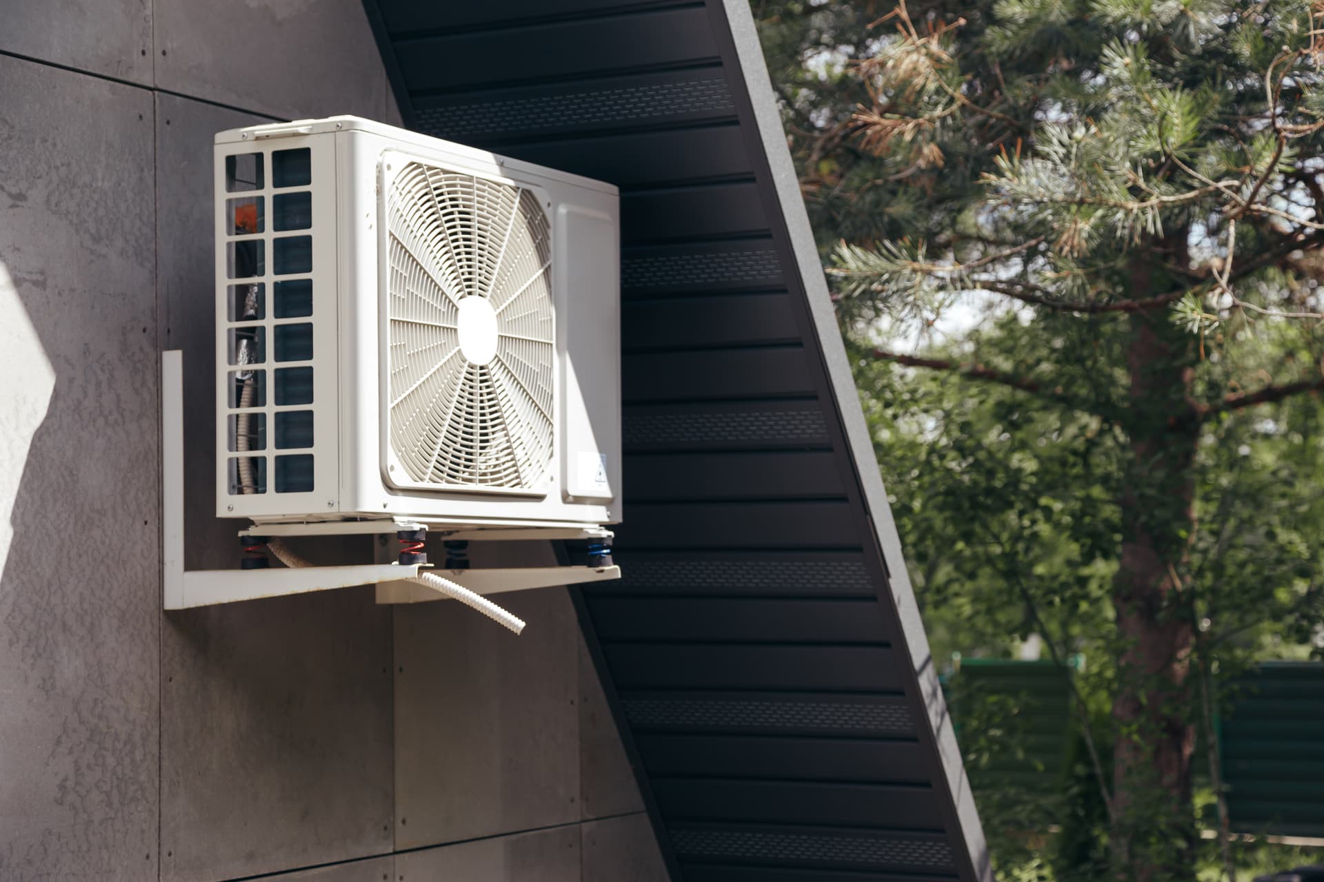 Aurora homeowners and businesses upgrading to efficient heating and cooling